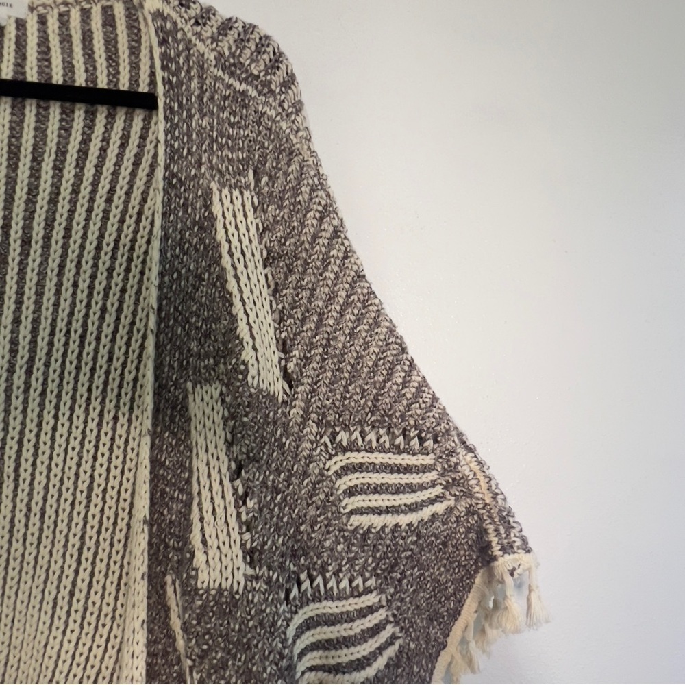 Anthropologie knitted poncho/shawl, cream & brown w/cream fringe, OS, Preowned. - Picture 3 of 7